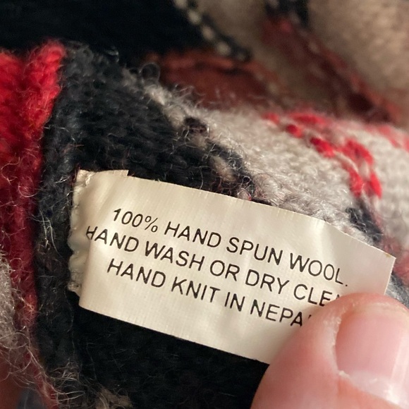 Hand Knit Wool Hooded Floral Motif Button Down Jacket by Tara Handknits Nepal - Picture 11 of 12